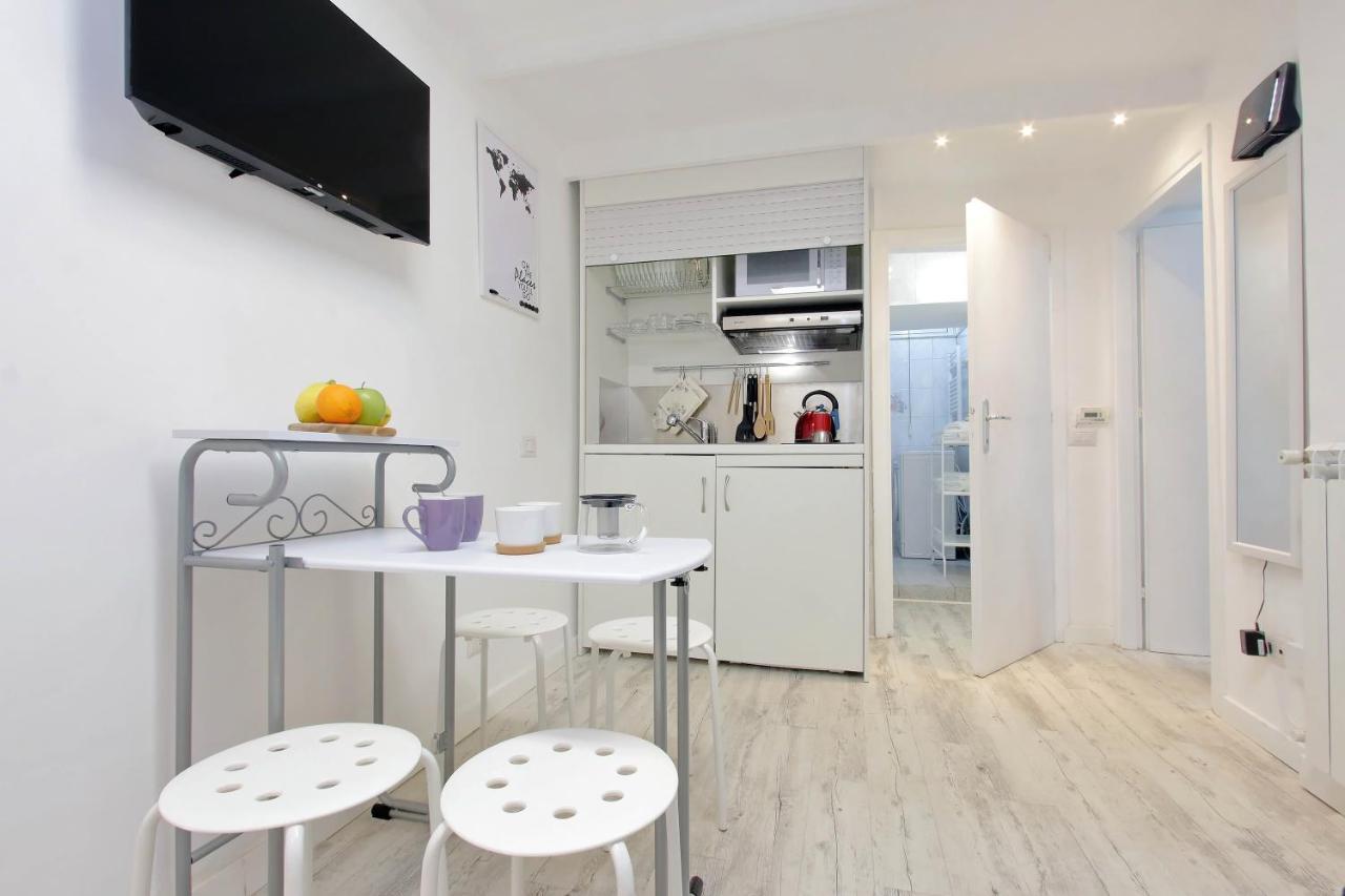 Ych-Confortevole Suite Al Colosseo Рим Экстерьер фото