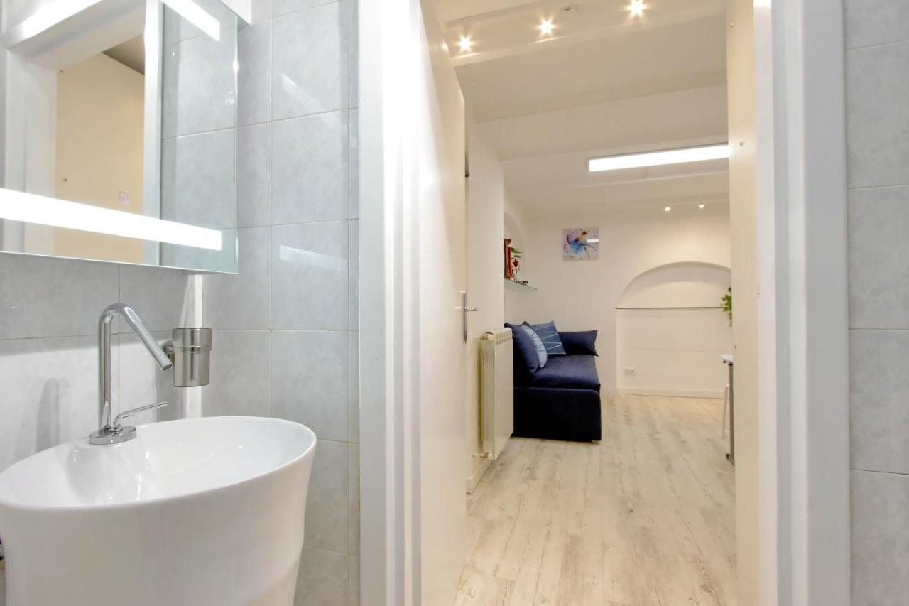 Ych-Confortevole Suite Al Colosseo Рим Экстерьер фото