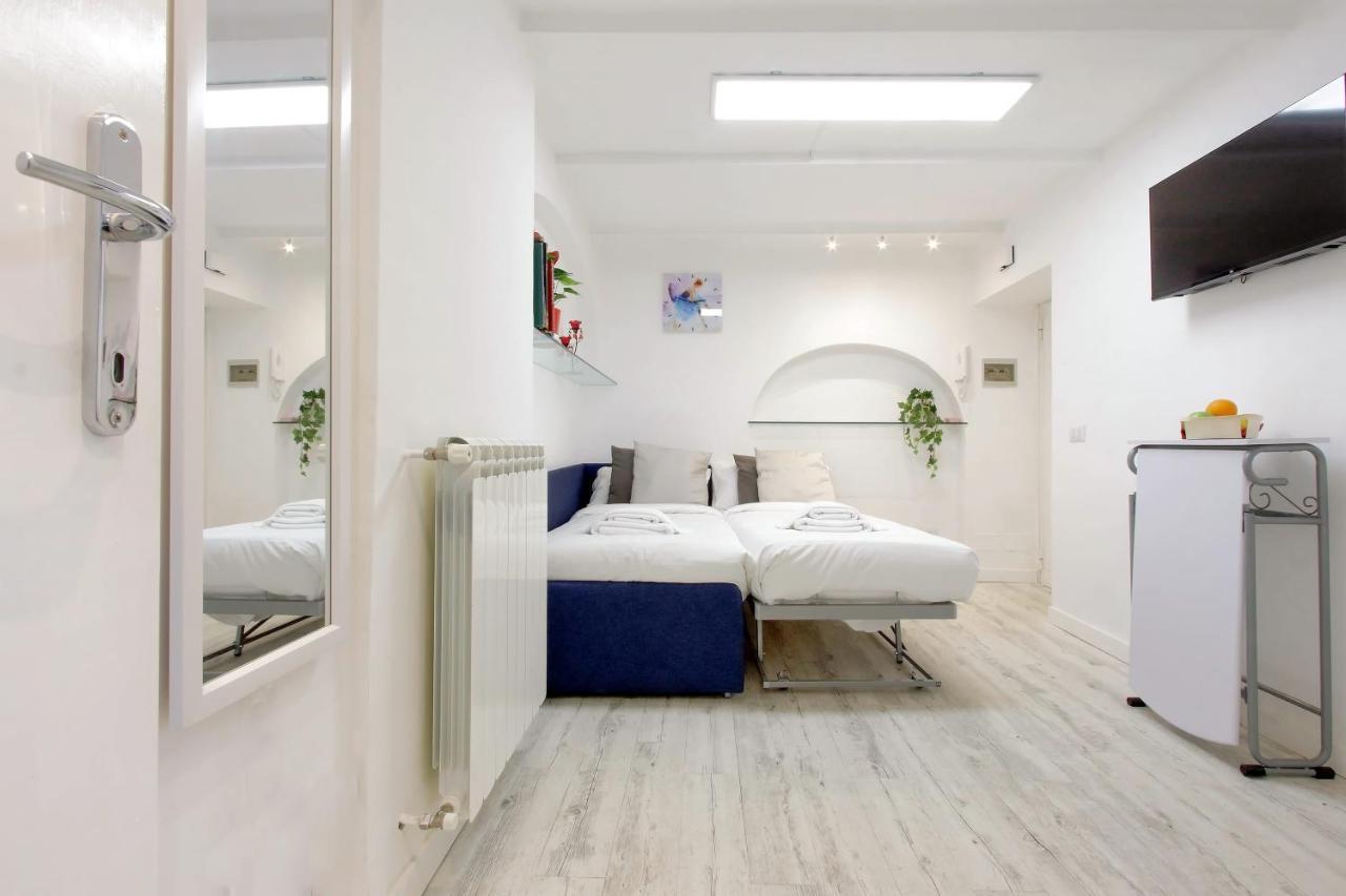 Ych-Confortevole Suite Al Colosseo Рим Экстерьер фото